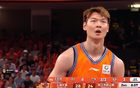 王哲林砍下29分15个篮板强势夺首冠，张镇麟因五次犯规提前离场，胡金秋虽独得20分却难阻球队失利，CBA总决赛首战引爆全场关注