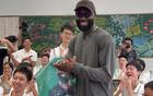 著名NBA球星杰伦·布朗亲临华南师范大学附属中学，为即将迎来高考的学子们送上暖心鼓励与加油助威